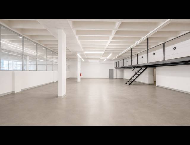 1,500M² BUILDING TO LET IN STAMFORD HILL